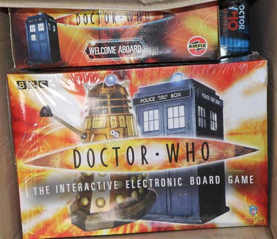 Doctor Who - models and games, boxed (8)